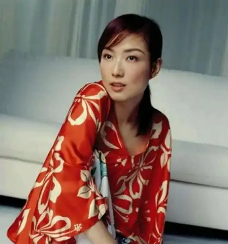 郑秀文越来越瘦,年轻时肉肉的好美,现在坚持健身很健康!