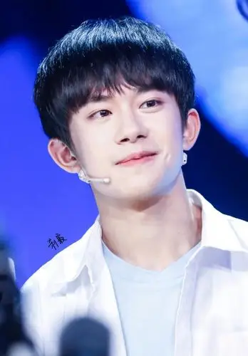 易烊千玺 #tfboys 加油向未来录制花絮 高清 帅气