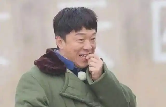 黄渤在某综艺中嗑瓜子成了节目笑点