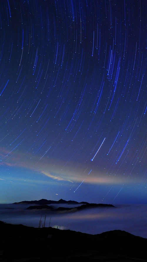 深蓝色天空h5背景