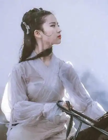 当年刘亦菲"雨中骑马"为何被删?当看到后背那一刻,终于明白了