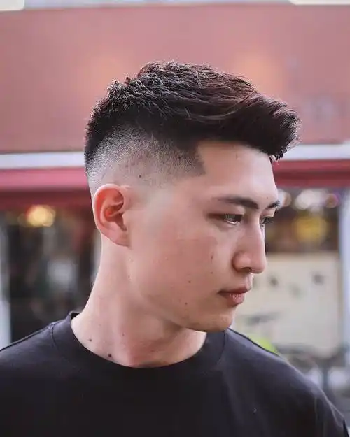 分头烫发发型:别具一格,独树一帜分头烫发发型是一种将头发分成两层