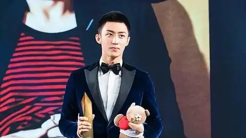 黄景瑜,张艺上,睡衣暴露一切,啥情况?