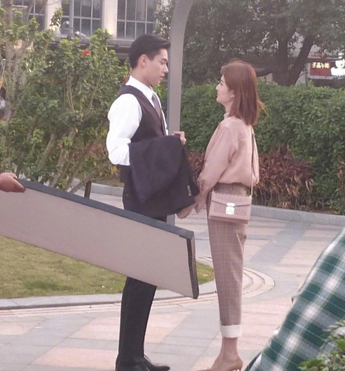 胡一天身高188,乔欣身高172,两人拍戏站一起,不知道看谁