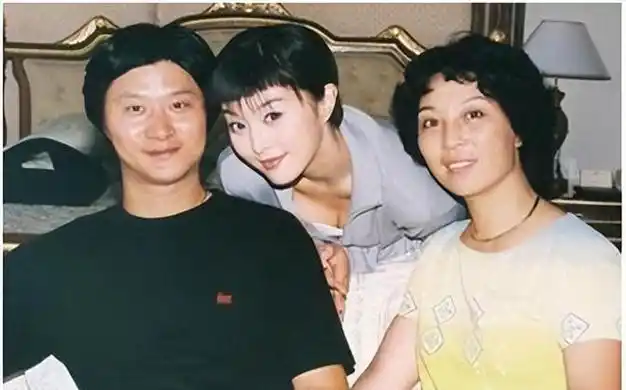 范冰冰父亲再惹争议,大庭广众想亲新娘|左岸|范涛|范丞丞|洪金宝_网易