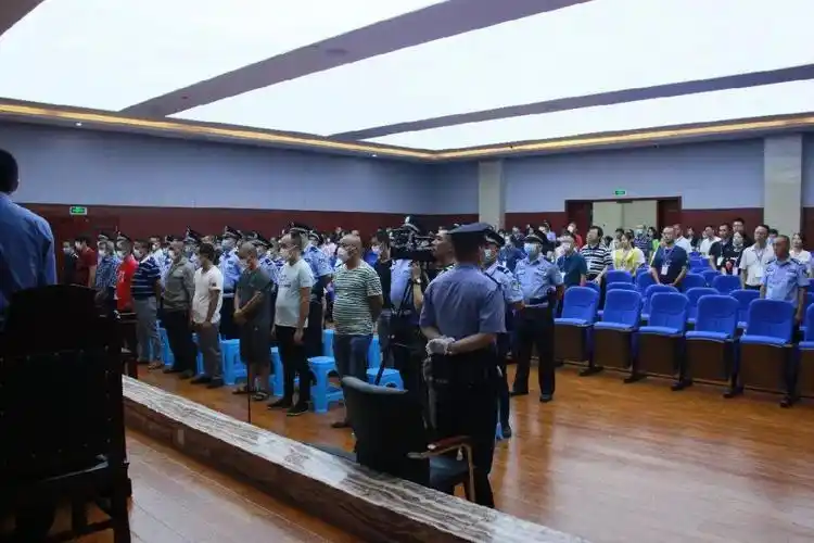 内江市东兴区法院一审公开宣判一起黑社会性质组织犯罪案