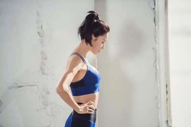 张蓝心最新运动广告大片曝光 蜂腰逆天长腿