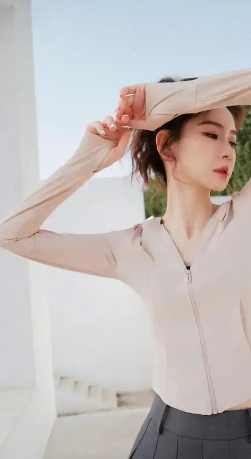 戚薇短裙美照来了