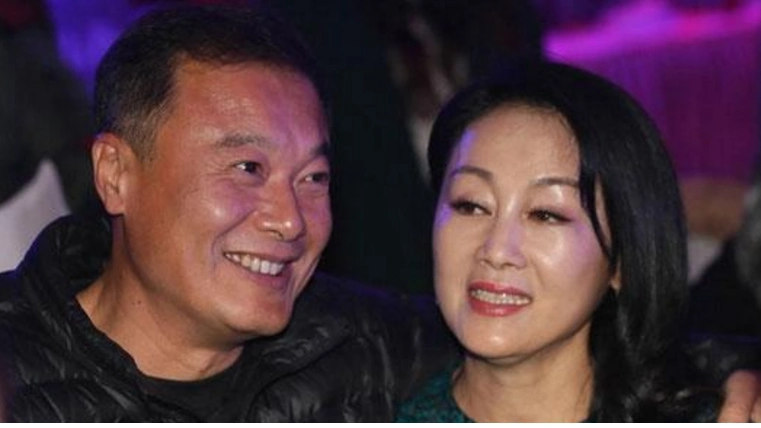 55岁王姬,和老公两小无猜,光鲜亮丽却有坎坷人生