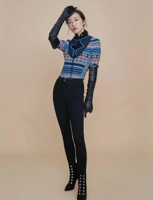 韩雪真敢穿!白衬衫里搭高领针织衫竟一点不土,换其他人绝对丑哭