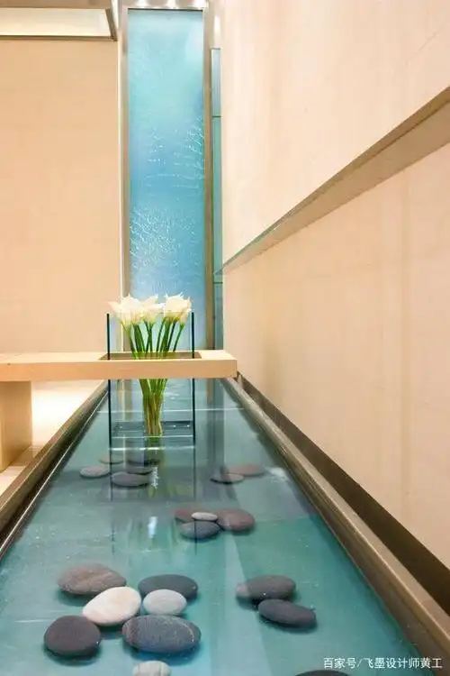你家与豪宅之间就差一个室内水景,家里这样设计档次蹭蹭地往上涨