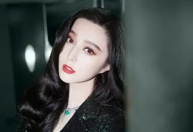 范丞丞节目中曝光姐姐"旧日恋情",范冰冰因早恋被父母连环双打