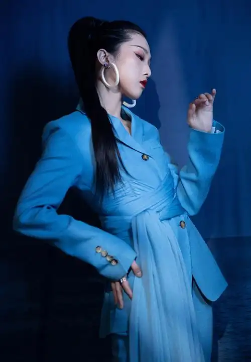 yamy郭颖蓝色西服时尚性感写真59