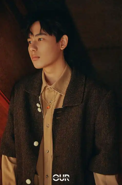 胡先煦时髦帅气冬日写真图片