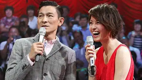 梁咏琪这首歌"燃爆"全场,刘德华手舞足蹈的样子帅呆了!