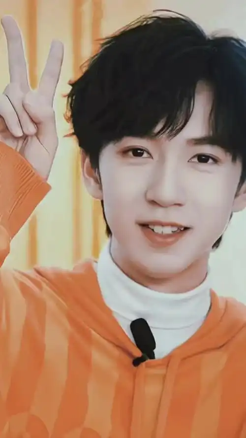 贺峻霖霖霖兔这个wink真可以宝藏男孩神仙颜值dou小助手