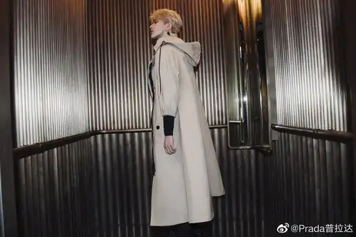 来自代言人的美颜暴击,银发好爱!|美颜|蔡徐坤_新浪新闻