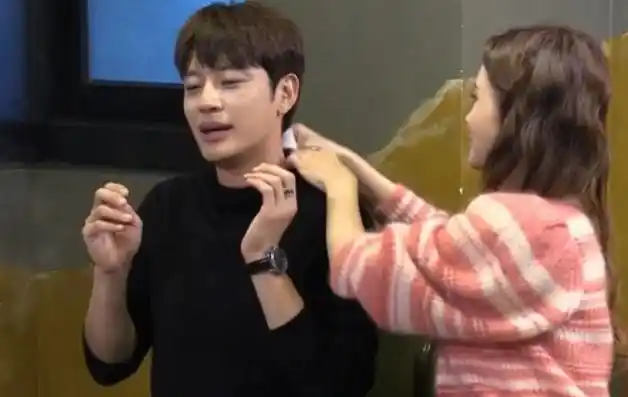 李多海与se7en同龄,两人的相处模式像朋友,两人互动也是十分有趣,一来