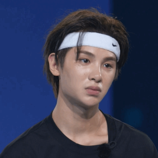 黄明昊哭了#天哪,好像第一次看到小贾@jjjustin0219在节目里哽咽成