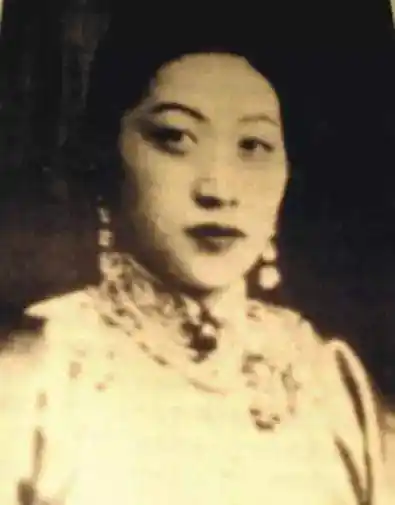 黄金荣和露兰春离婚露兰春不简单她将婚姻过成自己需要的样子