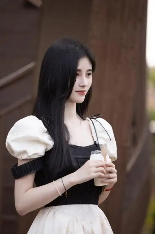 98学姐@鞠婧祎上岛look抵达95#创造营#2021今晚见~服装:@veeco