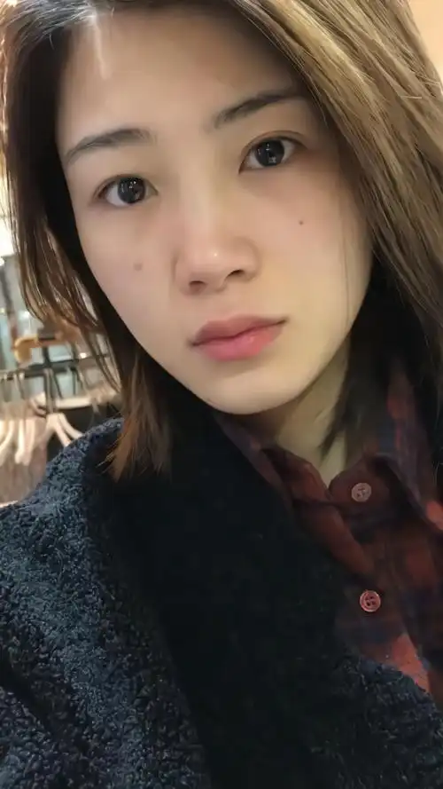 是不是发素颜照就能火?