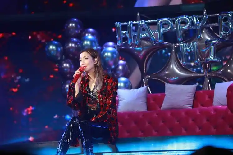 1/ 12 2021年8月18日,香港,天后郑秀文(sammi )在九展star hall举行