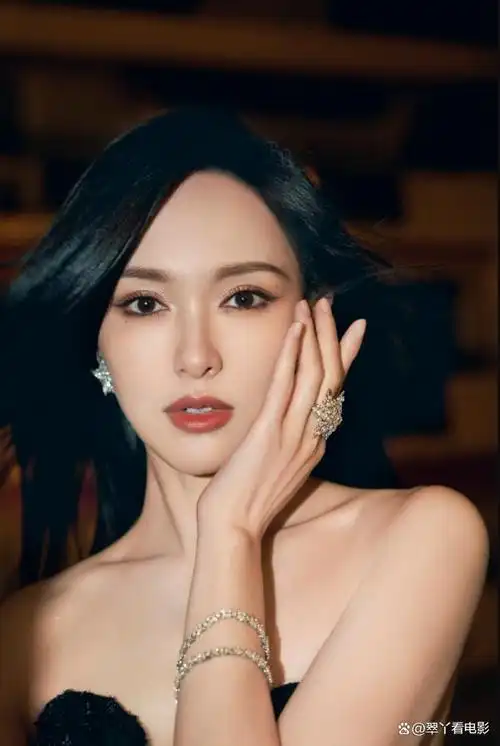 和杨幂"半路开香槟"相比,唐嫣才是"闷声发大财"