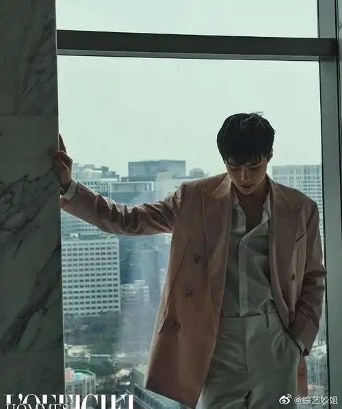 吴世勋杂志大片出炉,这套图真的也霸道总裁风了吧你觉得好看吗_高清