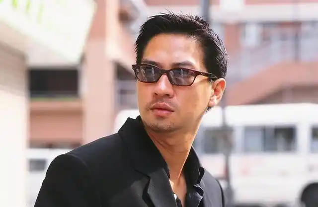 1995年张家辉第一次进关咏荷家见岳父后立马向女友提出分手