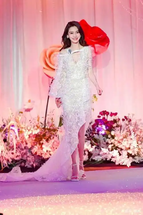 5月20日,angelababy一组《奔跑吧》 造型大片释出,美若天仙.