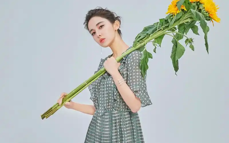 古力娜扎性感撩人写真图片桌面壁纸古力娜扎性感美女女明星演员