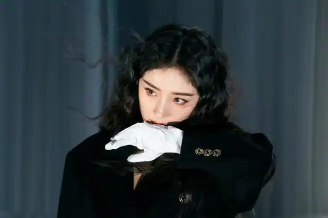 新年第一刊姐姐戴手套擦嘴有亿点点帅看到美女心情好一整天@杨幂