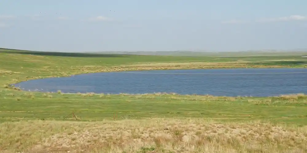 美丽的草原湖泊