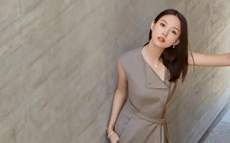 张梓琳街拍图片壁纸(1/5)