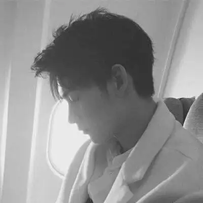 黑白男生头像高冷侧脸 我最酷所以要撩妹