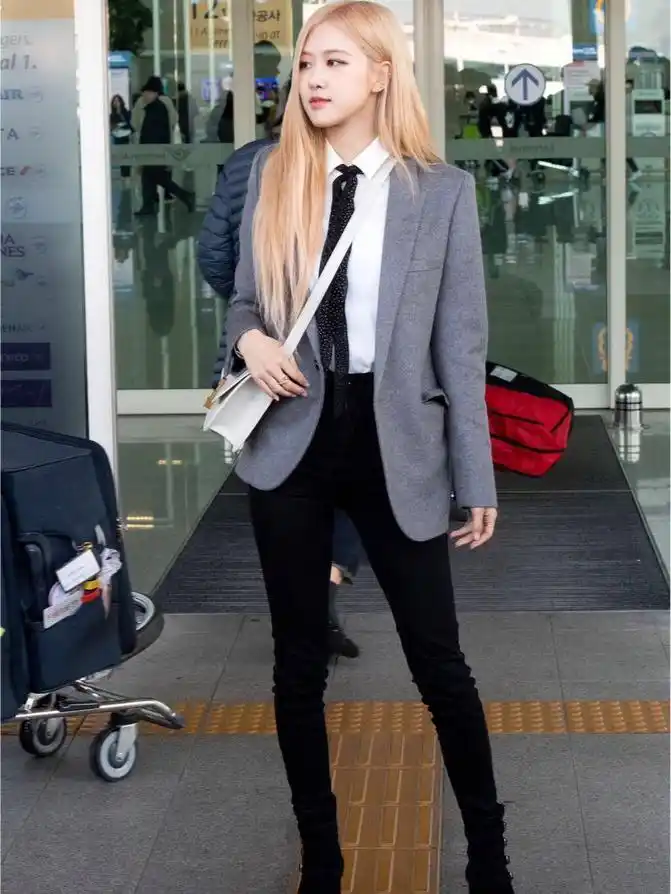 rosé今日份机场私服穿搭科普