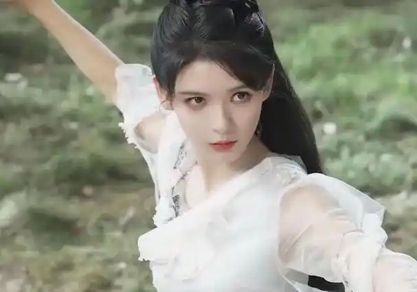 斗罗大陆真人版物料,张予曦4套漂亮造型,难怪被誉为天选小舞!