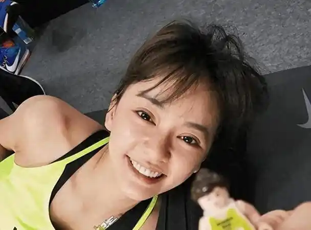 当他们结婚时,粉丝们认为许富翔不配陈意涵,但是陈意涵却坚定地选择站