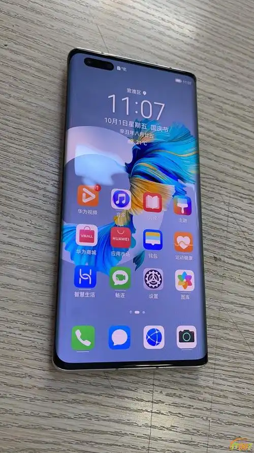 华为mate40pro白色5g版8256g成色98新钻石屏幕5888一将出品