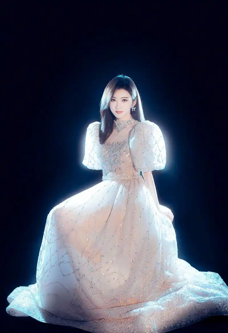 景甜粉红薄纱连衣裙优雅时尚写真