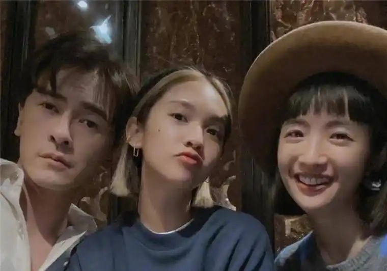 杨丞琳晒与林依晨郑元畅合照,偶像剧鼻祖聚会啦_和林_角色_人们