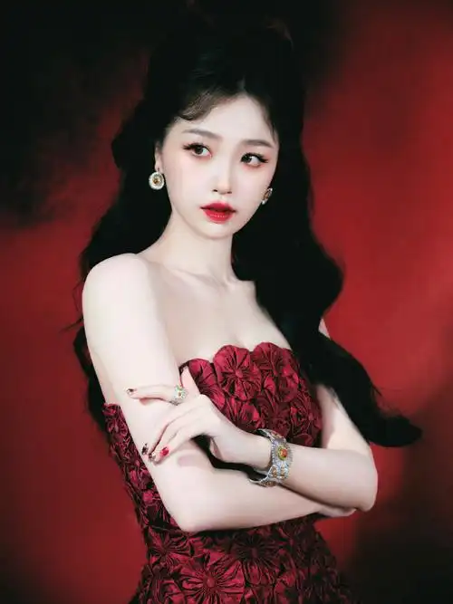 虞书欣红色小猫咪