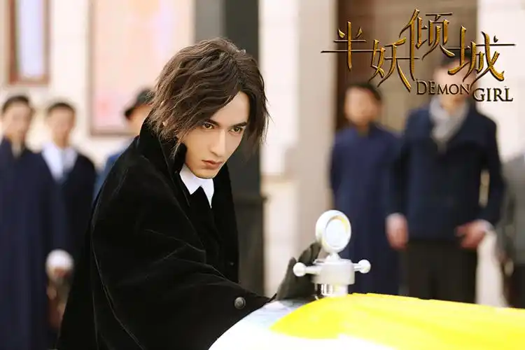 《半妖倾城》幽瞳为爱苏醒 米热接任"妖王"