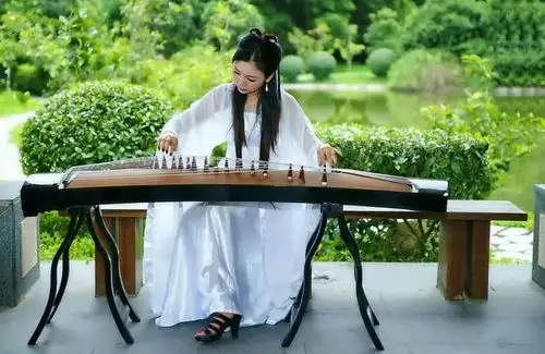 手指触弦弹古筝的技巧离不开的两种能力