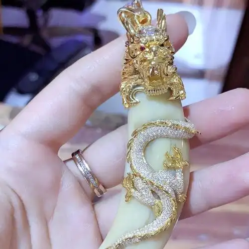 仿虎牙包金镶钻老虎爪熊爪k金定制款吊坠