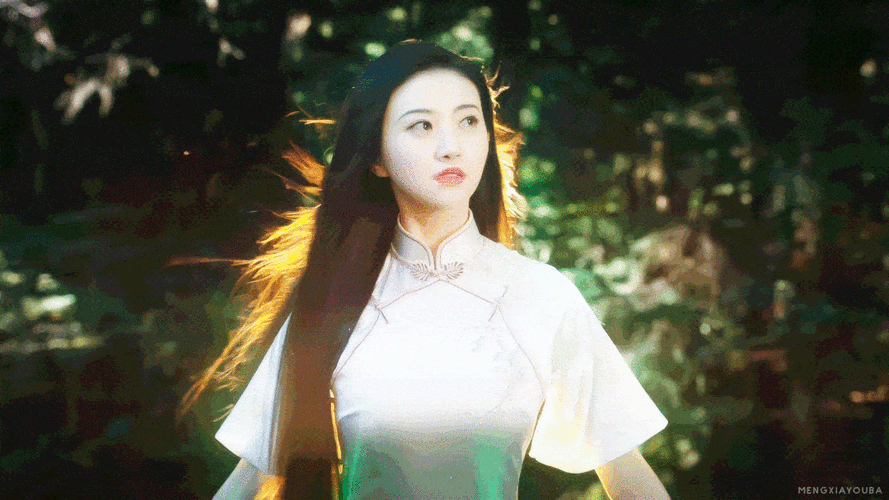 逛透胭脂路我找到了司藤富贵花旗袍的明星裁缝