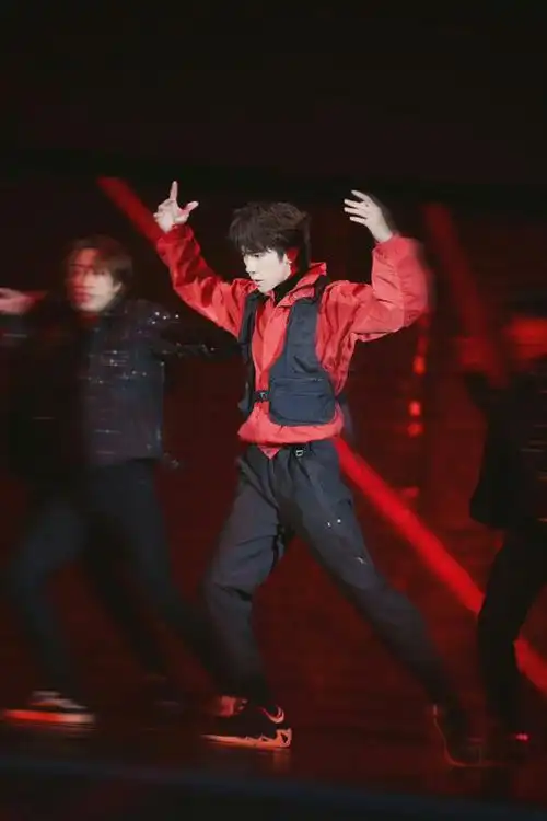 易烊千玺新生之夜大秀官宣##易烊千玺新生之夜下周见