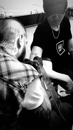 [吴亦凡][分享]180828 吴亦凡新添羽翼丰满的翅膀纹身 实力认证是个有