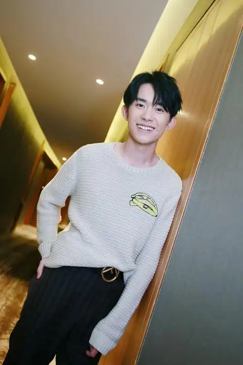 2017易烊千玺《快乐大本营》播出_图片_视频集锦-爱豆app